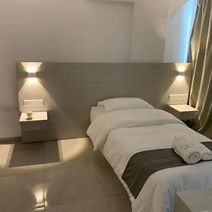 מלון La Veranda ***